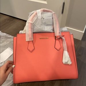 Michael Kors LG handbag satchel, never used